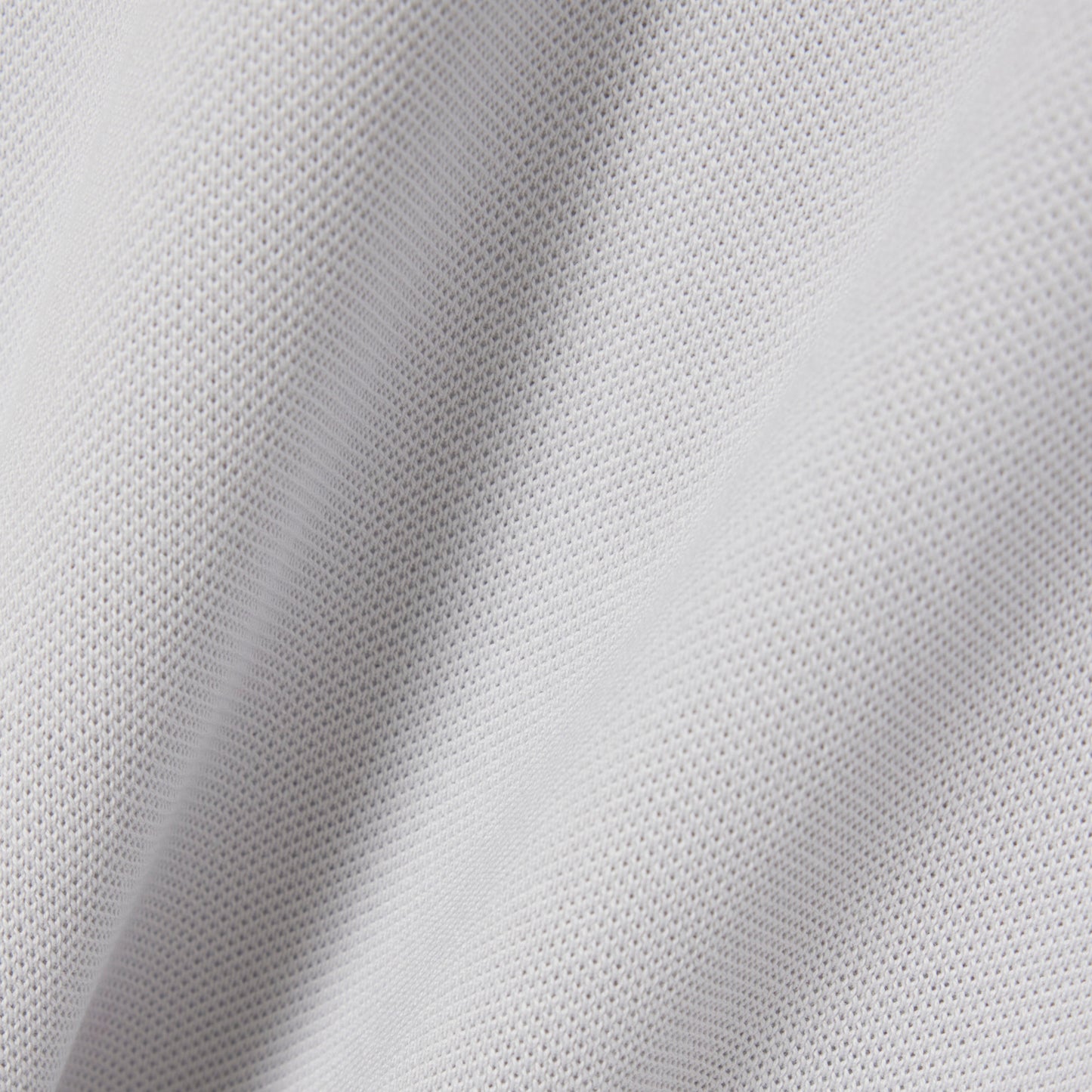 Polo De Corte Clásico Con Detalles De Marca En Relieve