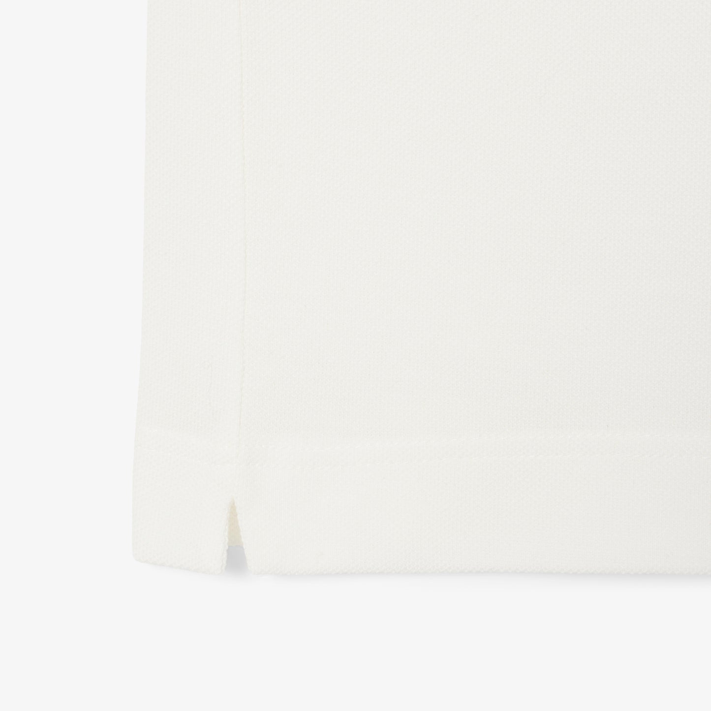 Polo De Corte Clásico Con Detalles De Marca En Relieve