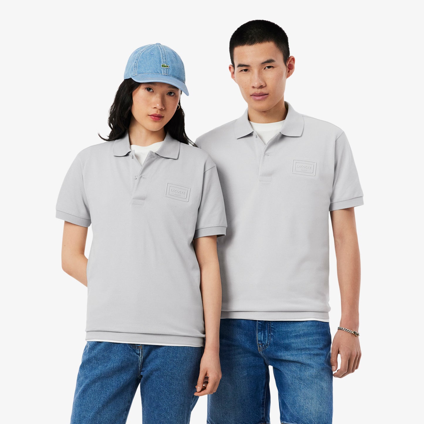 Polo De Corte Clásico Con Detalles De Marca En Relieve