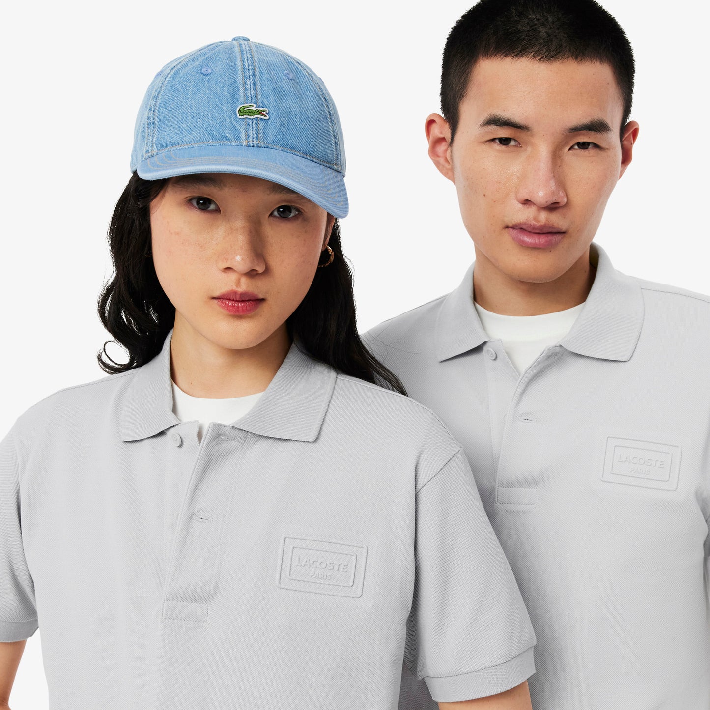 Polo De Corte Clásico Con Detalles De Marca En Relieve