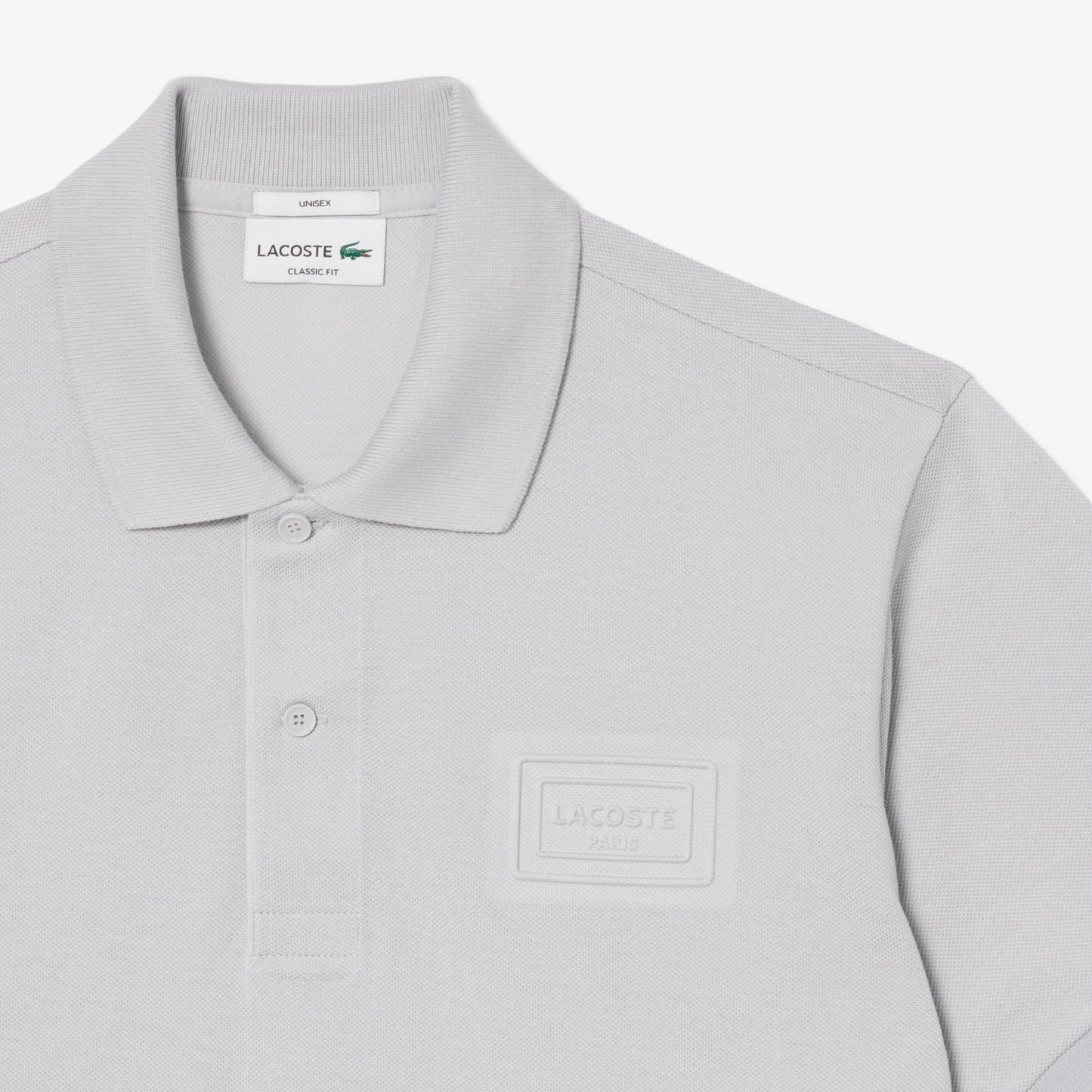 Polo De Corte Clásico Con Detalles De Marca En Relieve