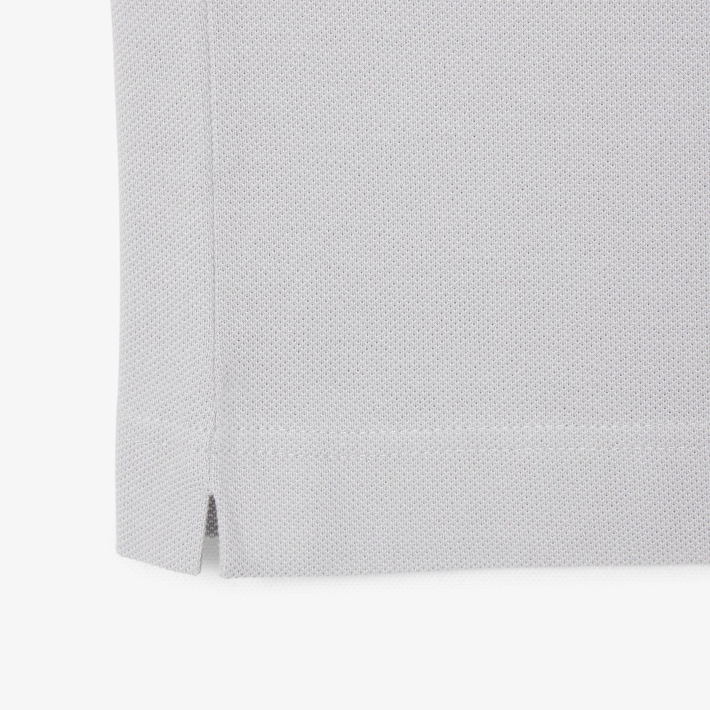 Polo De Corte Clásico Con Detalles De Marca En Relieve